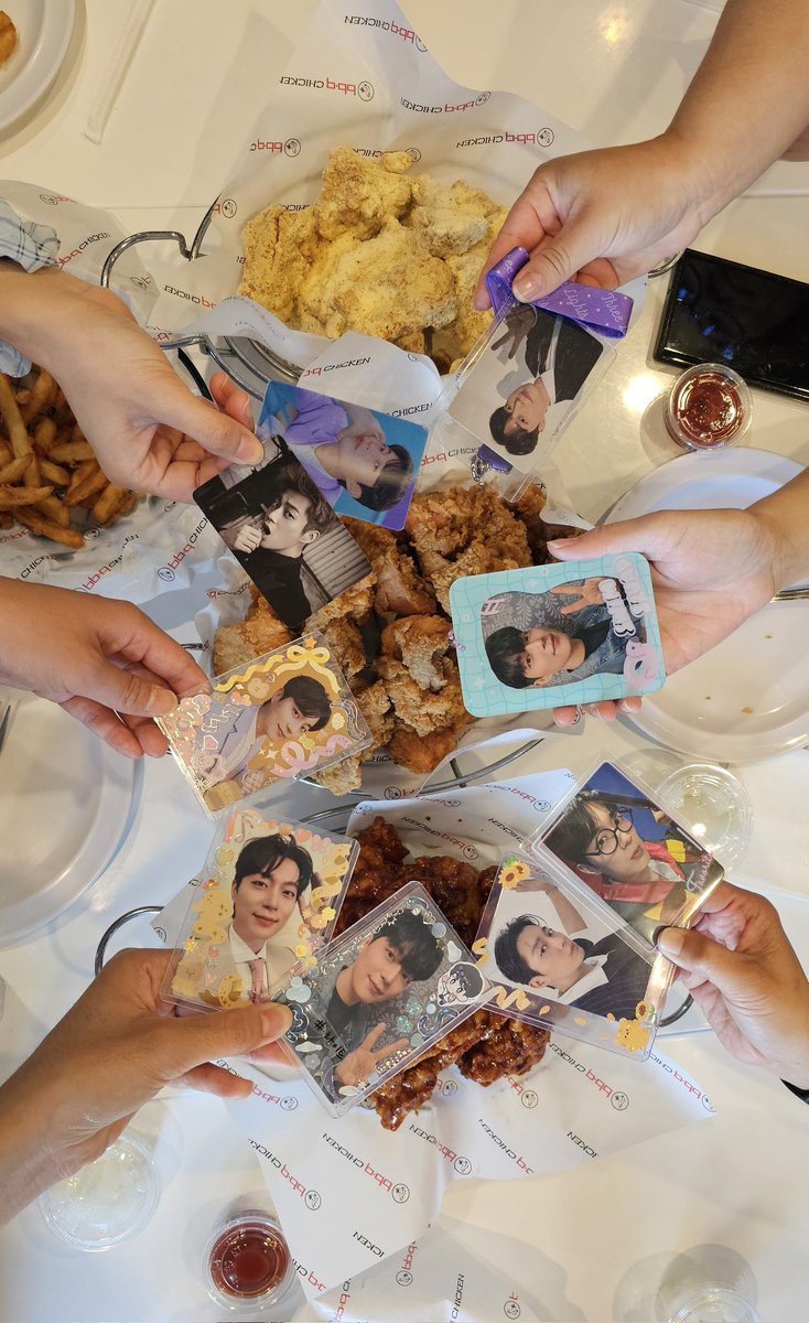 B2UTYGlKWANG's tweet photo. 💙 HAPPY DUJUN DAY 💙
🇺🇸 LA LIGHTS GATHERING 🇺🇸
@AttKpop @meeshlight @woontina
@anelalaina @hallahae

#HIGHLIGHT #b2st #beast #kpop #gikwang #kikwang #dujun #doojoon  #dongwoon #yoseob #yoseop #dongwoon #이기광 #李起光  #윤두준 #尹斗俊 #양요섭 #손동운 #비스트 #하이라이트 https://t.co/YwBvBdG9CM