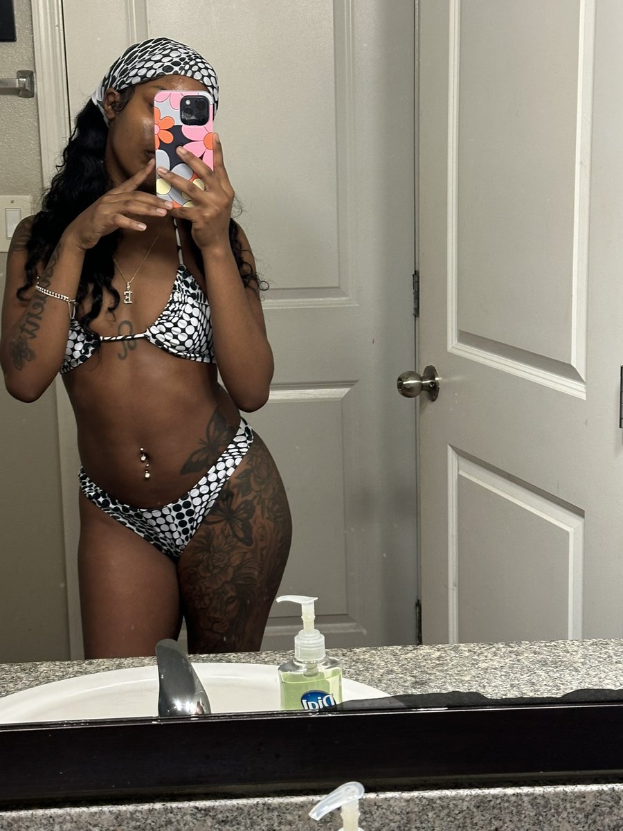 Eleria_Btw's tweet image. #DatBitch 🤍