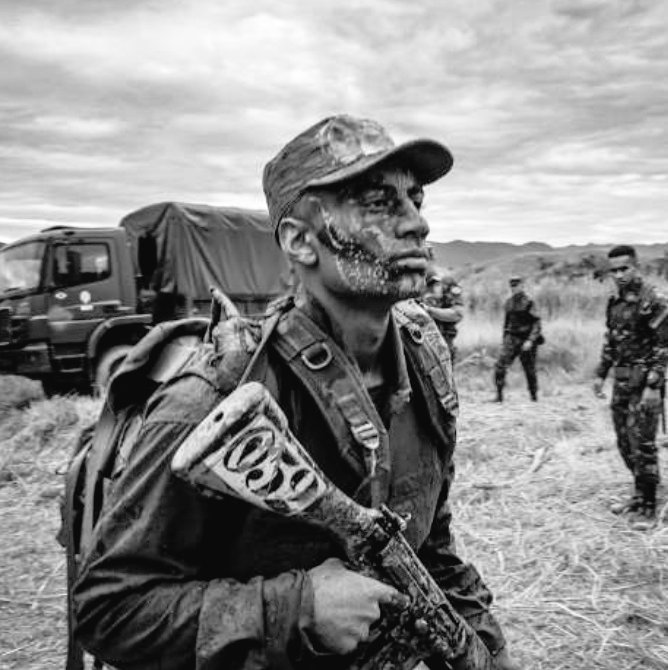 baudorio's tweet photo. ⚠️ATENÇÃO: Segundo informações, um dos mortos na favela do Quitanda era morador e servia o Exército Brasileiro há mais de 1 ano. 

Relatos apontam que ele estava voltando para casa no momento da invasão dos traficantes do Comando Vermelho.

Participe: https://t.co/JAhIm11oaB https://t.co/UXGUQ34IC9