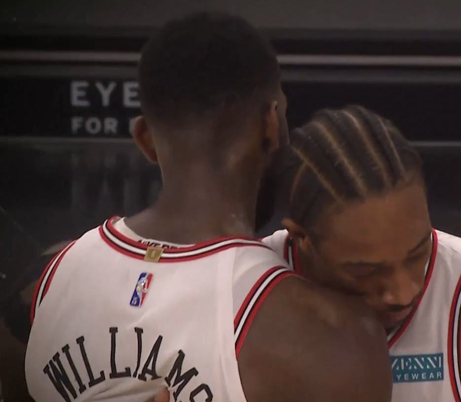 Ramina1690's tweet photo. so much love for @DeMar_DeRozan Chicago will miss you and all of the hugs 🥹 https://t.co/cpWLyZhfLS