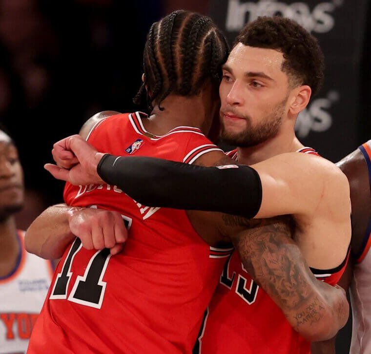 Ramina1690's tweet photo. so much love for @DeMar_DeRozan Chicago will miss you and all of the hugs 🥹 https://t.co/cpWLyZhfLS