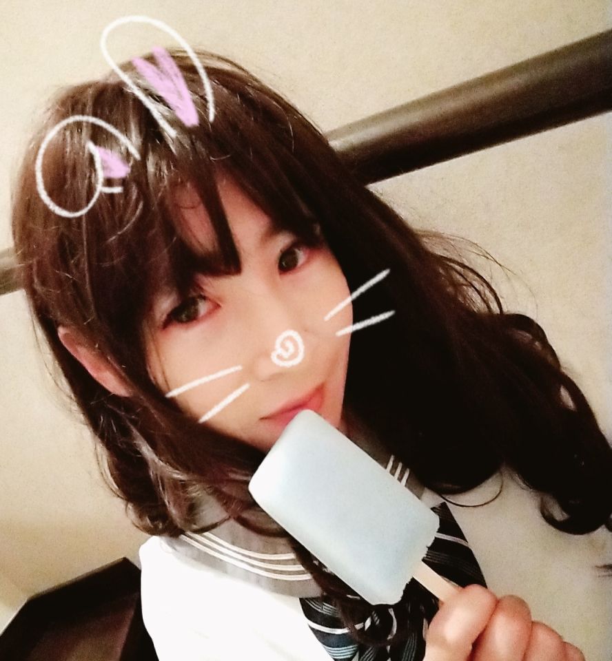 emutsu1's tweet photo. 昔の写真、ガリガリ君ソーダ味を頬張る、同じく小並感溢れる奴 https://t.co/1cSCzlqgLu