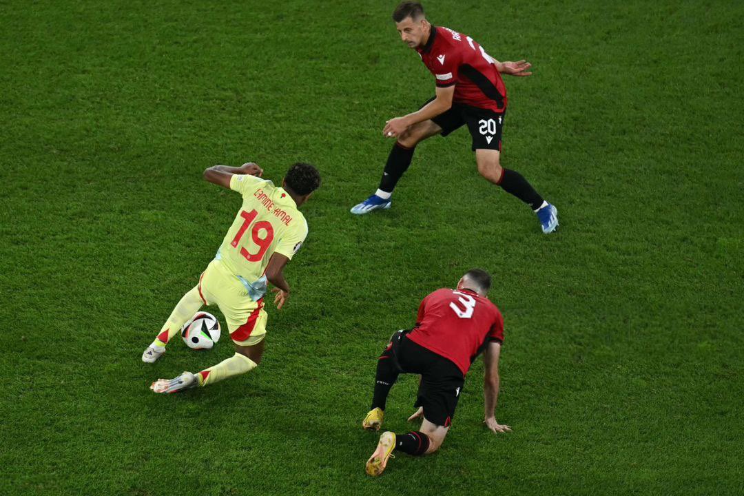 laminefans's tweet photo. Lamine Yamal, la mayor irrupción futbolística desde Leo Messi. https://t.co/gFkLZcOu3a