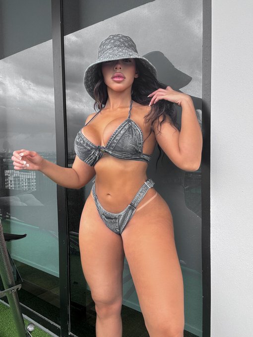 Things get dark when my aura start glowing https://t.co/sKZsspgX8B