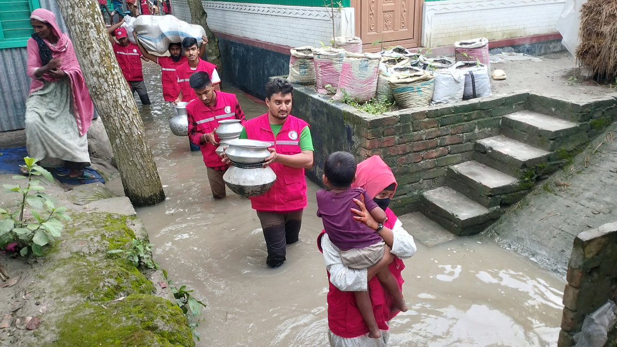 RaquibRony's tweet photo. 🌀 Remal in south-west, landslides in south-east (Cox’s Bazar and hill tracts), 🌊 in north-east (Sylhet) and now 🌊 in northern part - for sure Bangladesh 🇧🇩 is passing through a difficult time.
@BDRCS1 with the support of @ifrc &amp; partners responding - helping people in need. https://t.co/yATcypbObE