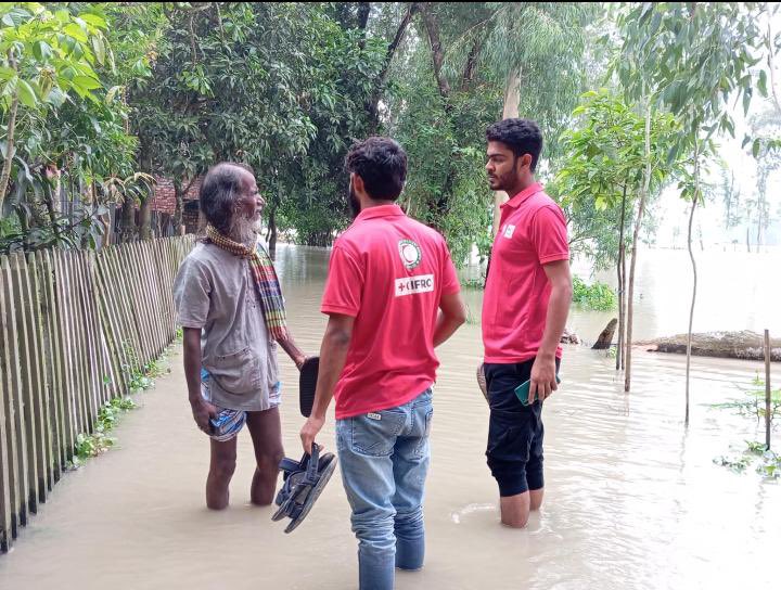 RaquibRony's tweet photo. 🌀 Remal in south-west, landslides in south-east (Cox’s Bazar and hill tracts), 🌊 in north-east (Sylhet) and now 🌊 in northern part - for sure Bangladesh 🇧🇩 is passing through a difficult time.
@BDRCS1 with the support of @ifrc &amp; partners responding - helping people in need. https://t.co/yATcypbObE