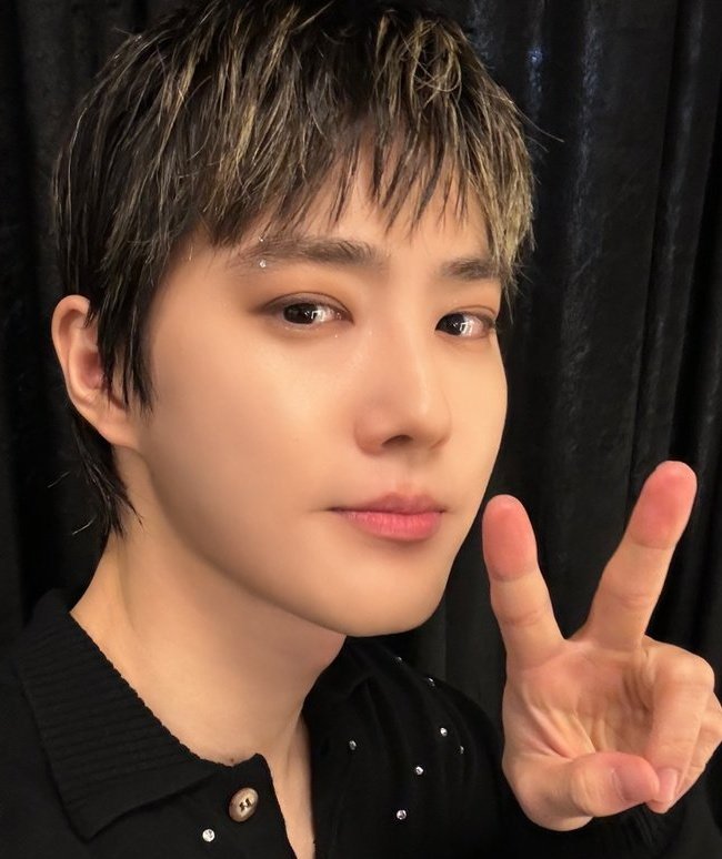 SUHOLOOK's tweet image. #HandsomeSUHO ❤️✨️