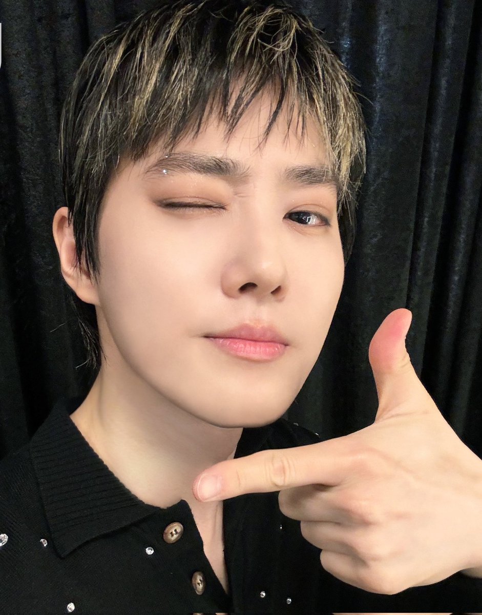 SUHOLOOK's tweet image. #HandsomeSUHO ❤️✨️