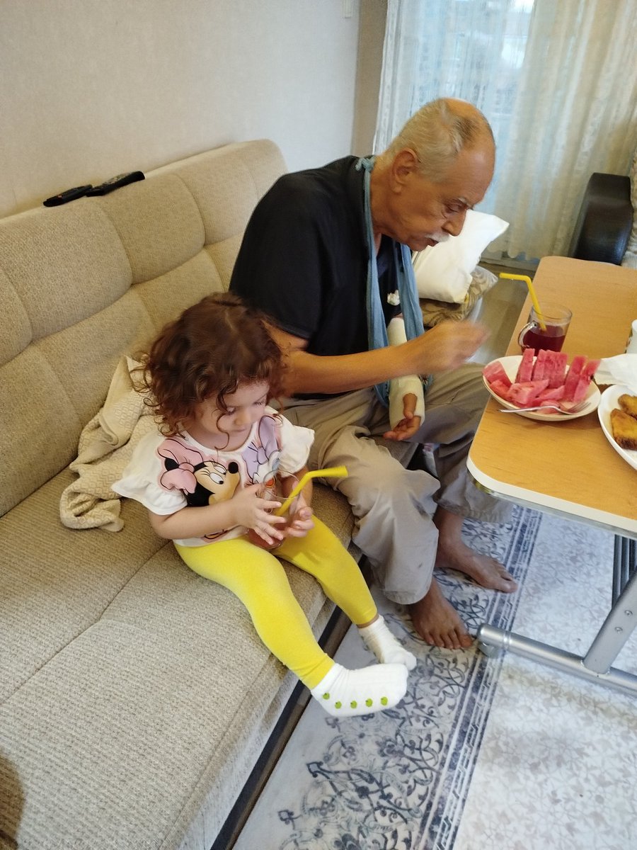 Aziz Can Dostlar
Salât ve Selamlarla
Hayırlı huzurlu cennet kokulu sabahlar ve güzel gelecekler dilerim❣️
Kolumun abdes alırken düşüp kırılması  netiçesi sizlerle pek yazışamıyorum. Sevgiler.