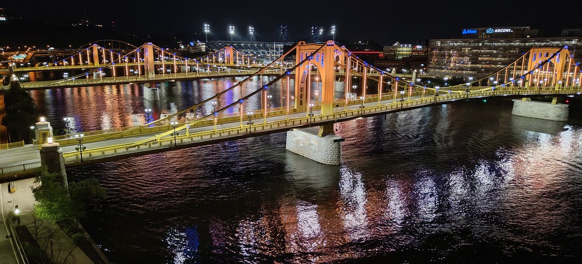 AND JUST LOOK HOW BEAUTIFUL PITT IS 😍

#Anthrocon2024 #furry #Anthrocon24
