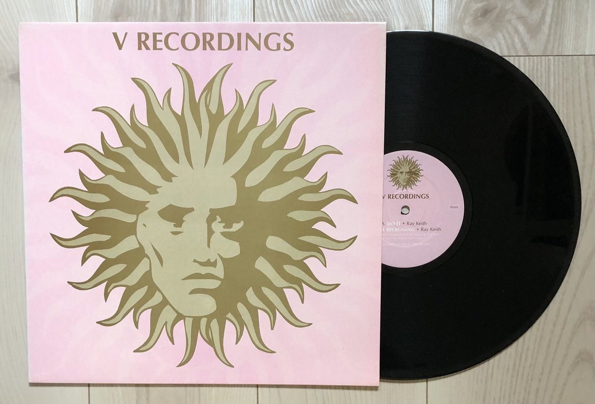 JUNGLER0CK's tweet photo. 【junglemaniarecordsより】V関連 他アップしました！ https://t.co/8jHHZgFm9i  #drumandbass #drumnbass #jumpupdnb #vinyl #Record #Jungle #Raggajungle #Ragga #Vinylporn #Vinylpost https://t.co/K72Gztovgx
