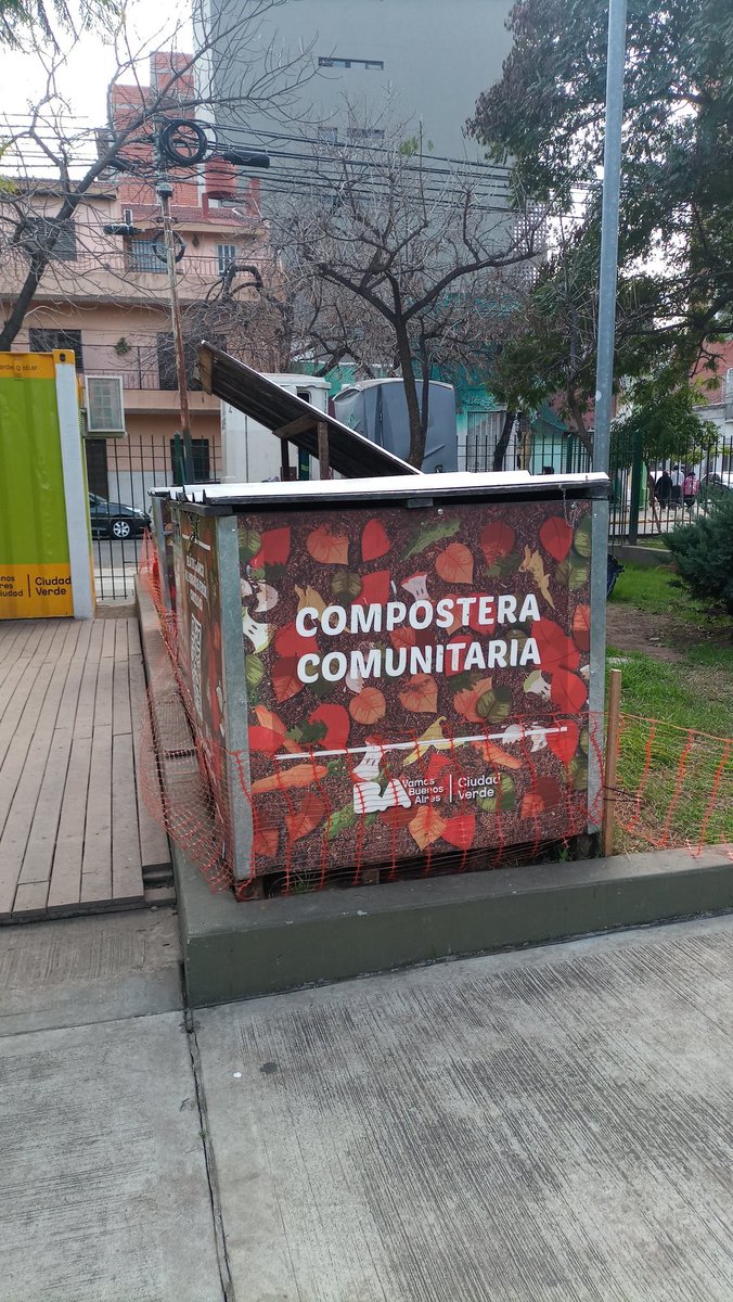 guzmanfer60's tweet photo. 1/6 🌱 Crear un #ComposteroComunitario es una #AcciónEcológica que Permite a la comunidad disminuir la basura, crear conciencia ecológica y tener una comunidad bien bonita y saludable. ¡Aquí te lo explico¡ #ParticipaciónComunitaria #Sostenibilidad https://t.co/nfHsPsY4Oy
