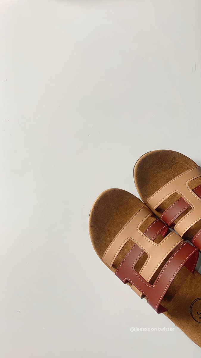 Sebuah tips untuk menghemat uang, tapi bisa tetep keliatan kece, seharian pake sandal 30ribuan 🪙

🛒 s.shopee.co.id/LSeVHDpcu

Kukira bakalan kaku dan bikin pegel, ternyata super comfy, gak nyangka sandalnya empuk, udah gitu solnya juga gak licin 😭