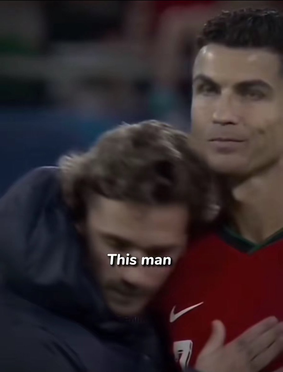 _Mercsolos_'s tweet photo. I never thought I see the day when Griezman would hug Cristiano. A person he lost everything to in more than one year as well. I have a lot of respect for him. 
#CR7 #RealMadrid #griezman #EURO2024 https://t.co/yKflhueNBm
