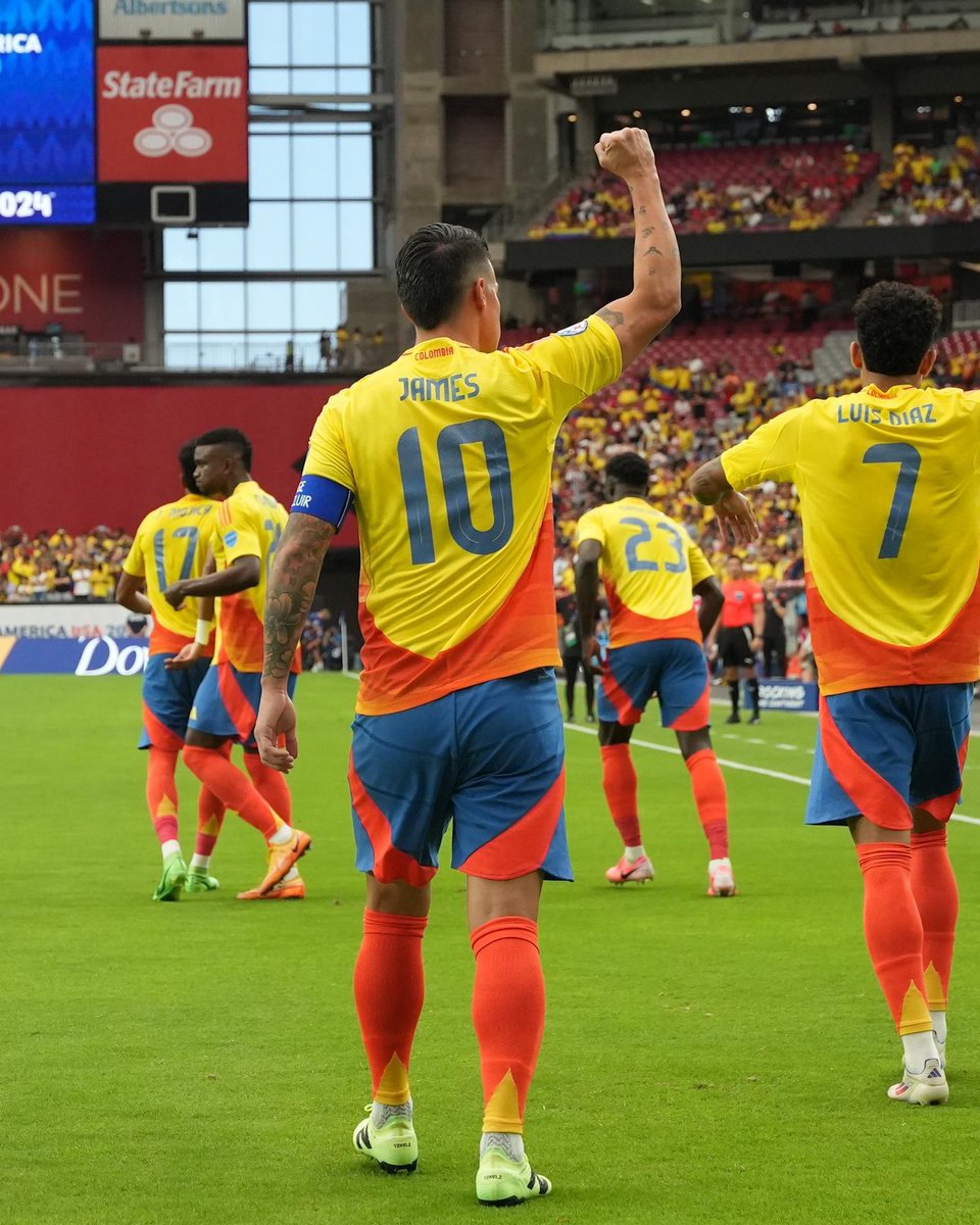 jamesdrodriguez's tweet image. Semifinal! Un pasito más. 🇨🇴👏🏻
