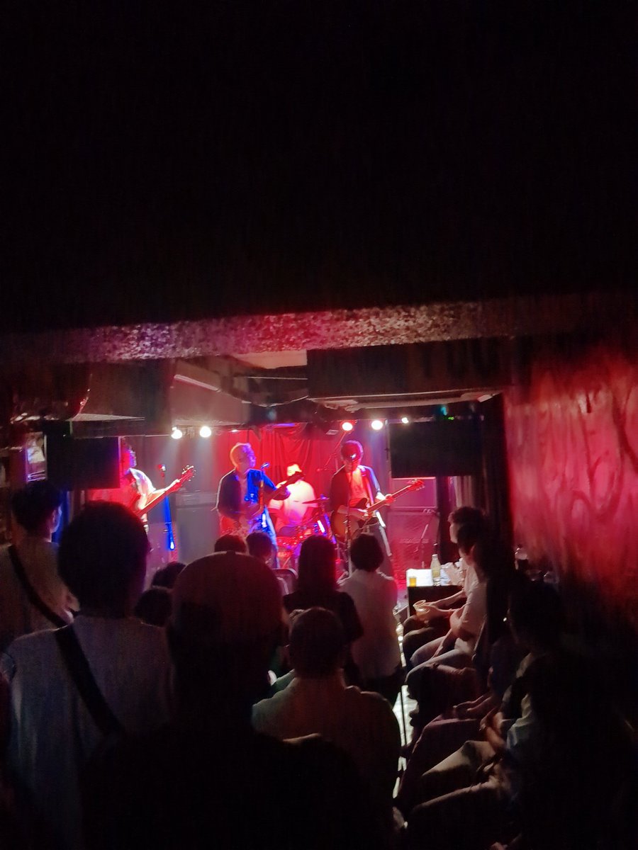 ナカノノ…でメロディアスベースを弾いてくれた杉ちゃん、関くんと結局夜中２時位まで飲んでしまった。開演早くしても結局終わりの時間は変わらないね。
パラダイスで見るタイヨウ系良かったなあ、花博第1回目は朝倉さんちの花屋さんでしたね。