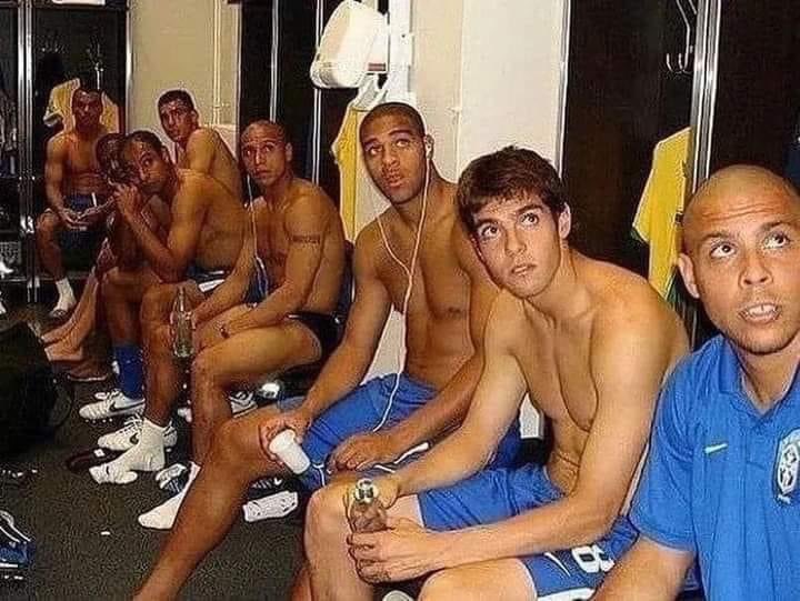 ocamargoluiz's tweet photo. Não tinha dancinha de tiktok.
Não tinha cabelo pintado.
Não tinha passinho do Paquetá.
Não tinha dança do Pombo. 
Não tinha passinho do Neymar. 
Não tinha tatuagens.
Mas tinha amor a camisa,Essa é diferença da verdadeira seleção brasileira pra essa farsa de hoje em dia. https://t.co/yLFCQIaTa0
