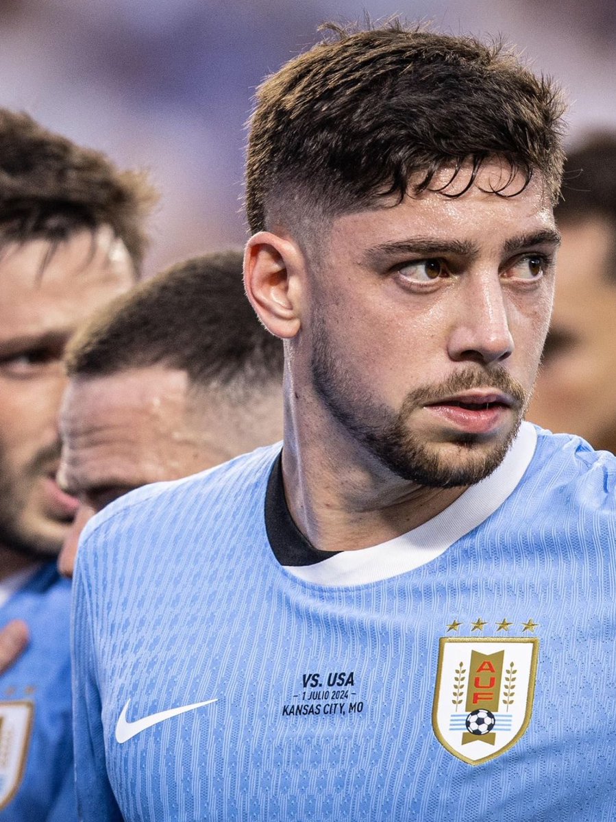futbolscan's tweet image. 🌟🇺🇾 Federico Valverde, entre los jugadores de Uruguay, vs Brasil:

➜ 1º en quites [3]
➜ 1º en pases precisos [30/41]
➜ 1º en pases al campo rival [17]
➜ 1º en pases largos precisos [4]
➜ 2º en duelos ganados [7/12]
➜ Convirtió en la tanda de penales