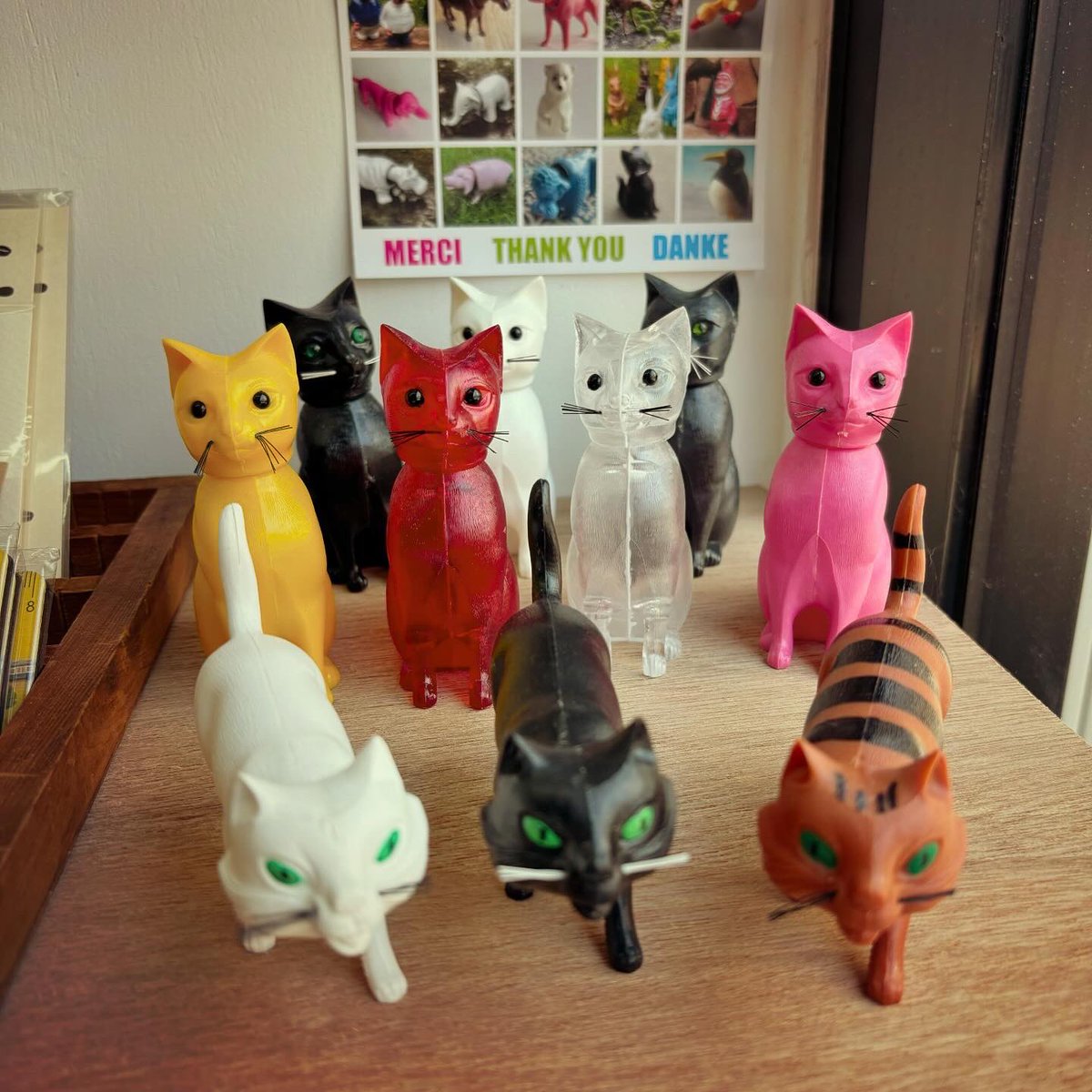 mikenekozakka's tweet photo. BREBAの首振り猫さんたちを外に向けて並べたら、通りがかって「ほしい!」と入ってきて下さる方が。
扇風機を置いていつもゆらゆらさせたいな、と画策中です😽
(続く)
#猫 #ねこ #ネコ #cat
#三毛猫雑貨店 #猫雑貨
#千葉 #西千葉 #みどり台
#BREBA #首振り人形 https://t.co/5OxRLk0j9s