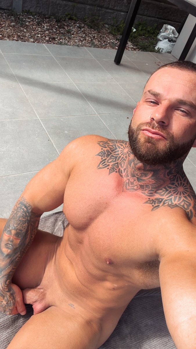 Eldridge31Eli's tweet photo. Getting sun naked, wish you could
Join me 😈😈 https://t.co/jkMWesX9tu