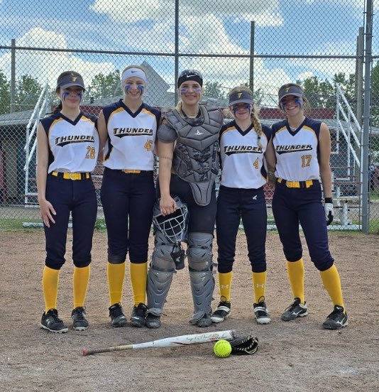 CrushersBB's tweet photo. These former Crushers are CRUSHING it at provincials with their @strathmorethunder U19 team! Finishing FIRST in their pool, playoffs start tomorrow at 9:30, Strathmore Ag diamonds! @SoftballAlberta https://t.co/GGxXcp5Xa8
