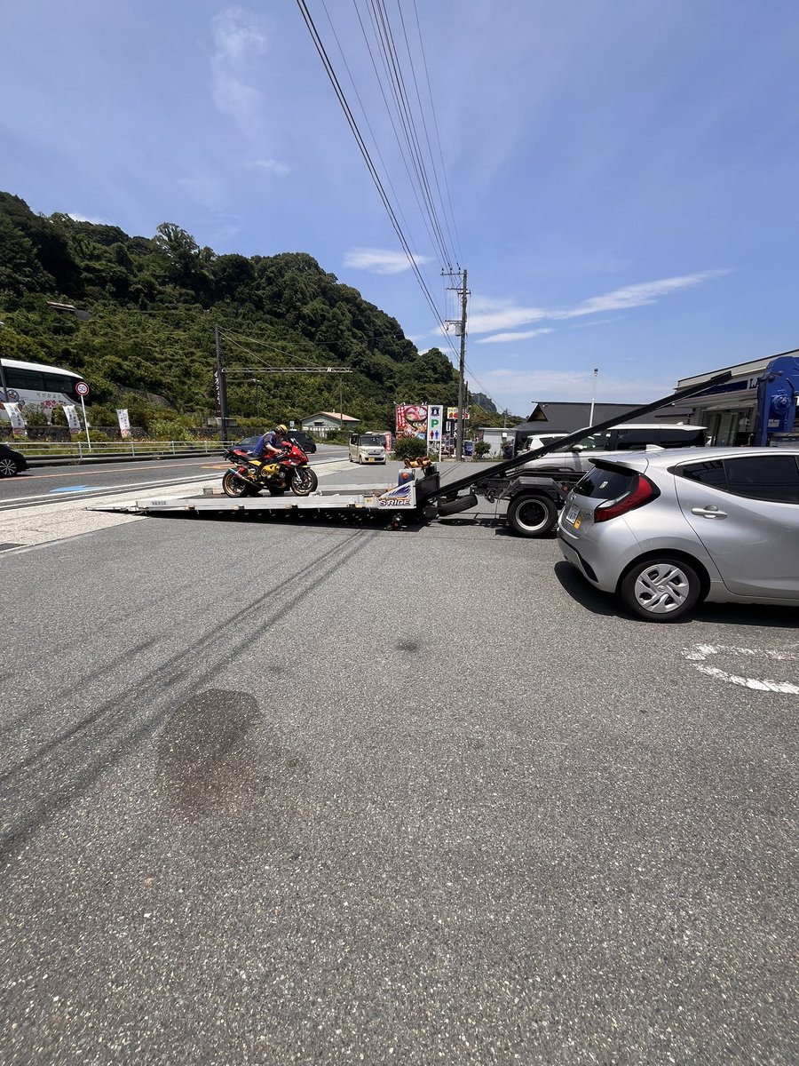deyansu33's tweet photo. 熱海でクラッチワイヤー切れた
レッカーになりました💦 https://t.co/dWHGJzWVBH