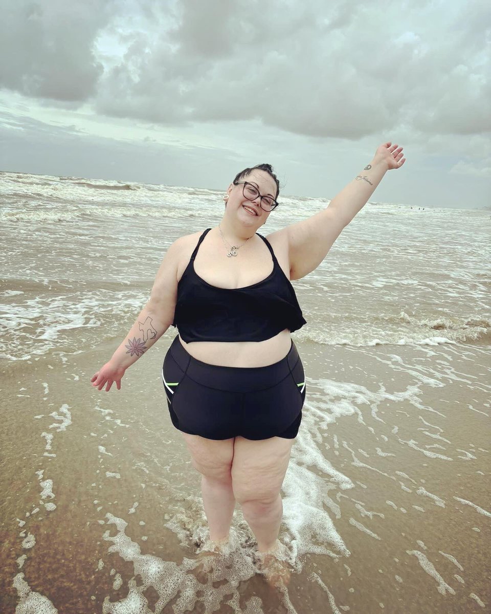 SunnySummers18's tweet photo. Beach 🏖️ life
#galveston #beachlife #biggirl #fatgirlsummer #summer #summertime #summervibes #fatgirlmoment #bikini #thick #bodypositivity #fatgirlstatus #fatgirlmagic✨ #happyfatgirl #bikinibabe #biggirlbikini https://t.co/5RzQxAsC11