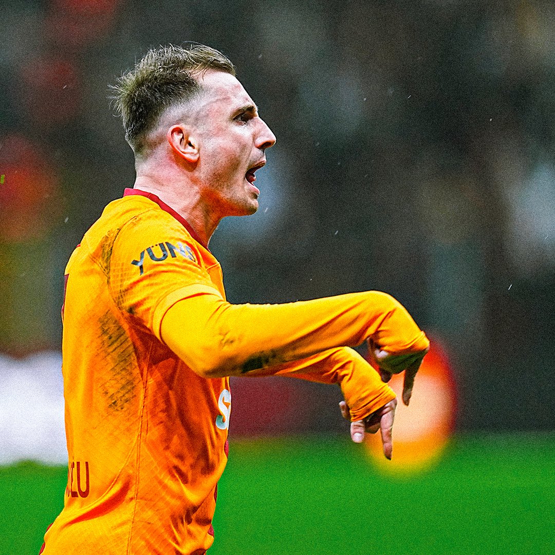 denizblks's tweet photo. @forzacimbomtr Kesinlikle.
Mesele Hollanda'yi yenmek de değil sadece.
Bu kadar defansif oynamayı haketmeyen bir kadro var.
Her maç aynı tarife.
20 dk baskı kurduk gol geldi.
Hoca takım kadrosunun farkında değil
Farkında olsa Kerem dururken Kenan'i dört maç oynatmazdi zaten.
#HOLvTUR
#EURO2024 https://t.co/gPJioY6tiP