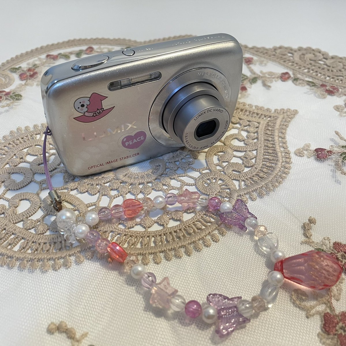 astquette tweet media