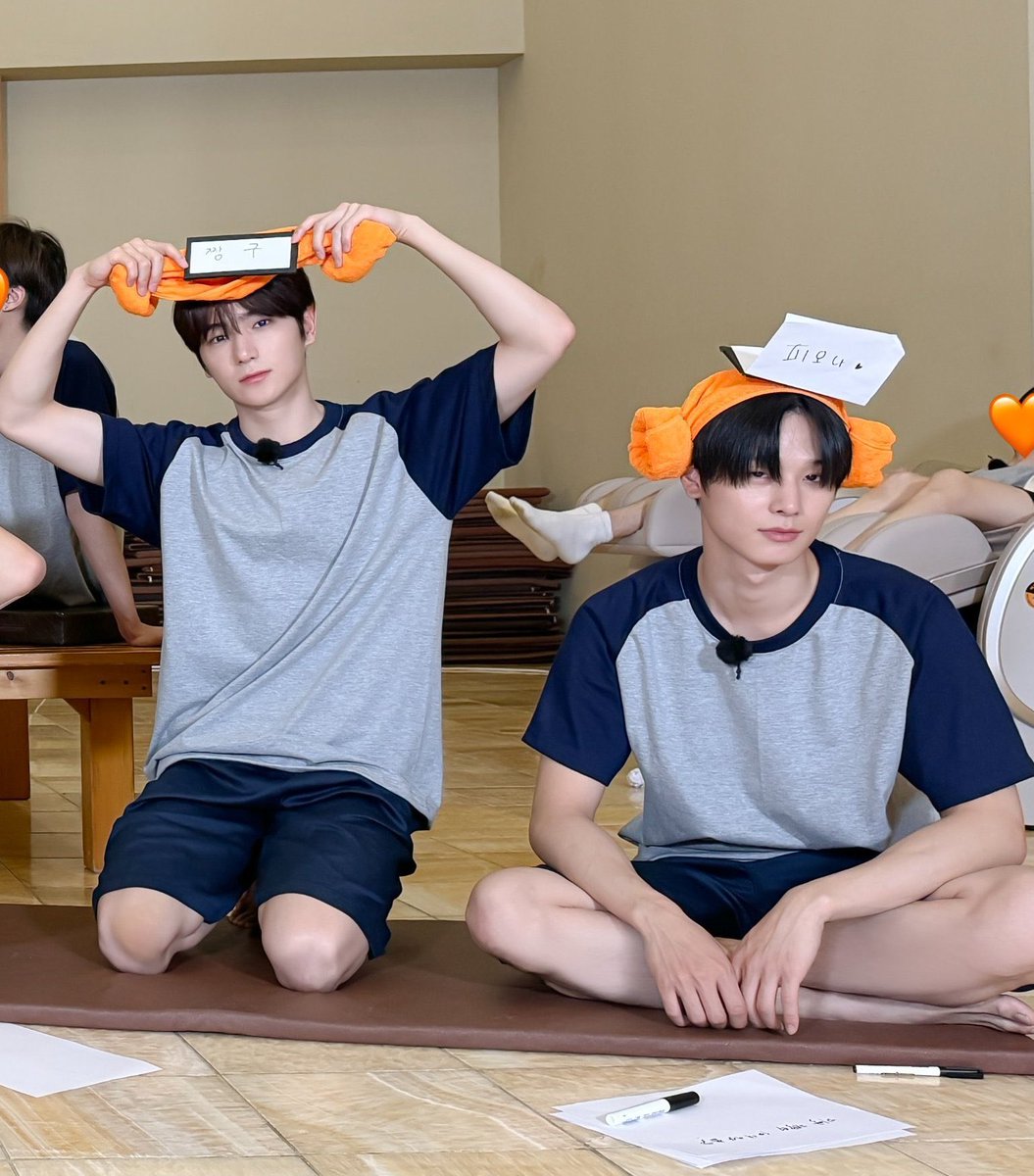 kimlgasine's tweet image. 아이스티 직원이 하는일이 현재 무릎멍지우기와 주연 다리털 지우기라니