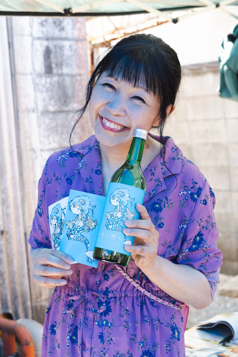 mattake156's tweet photo. 娘の運転で念願の嘉美心酒造蔵祭に行ってきました！
フロート奏者の山野智子さんも気さくにお話してくださり、とても楽しいイベントでした。
フルートを聴かせた日本酒「人魚の響き」もフルーティで美味しかったけど、今回購入したのはこの3本！

#嘉美心蔵祭り 
#嘉美心SNSキャンペーン https://t.co/IgrgFCwBBe