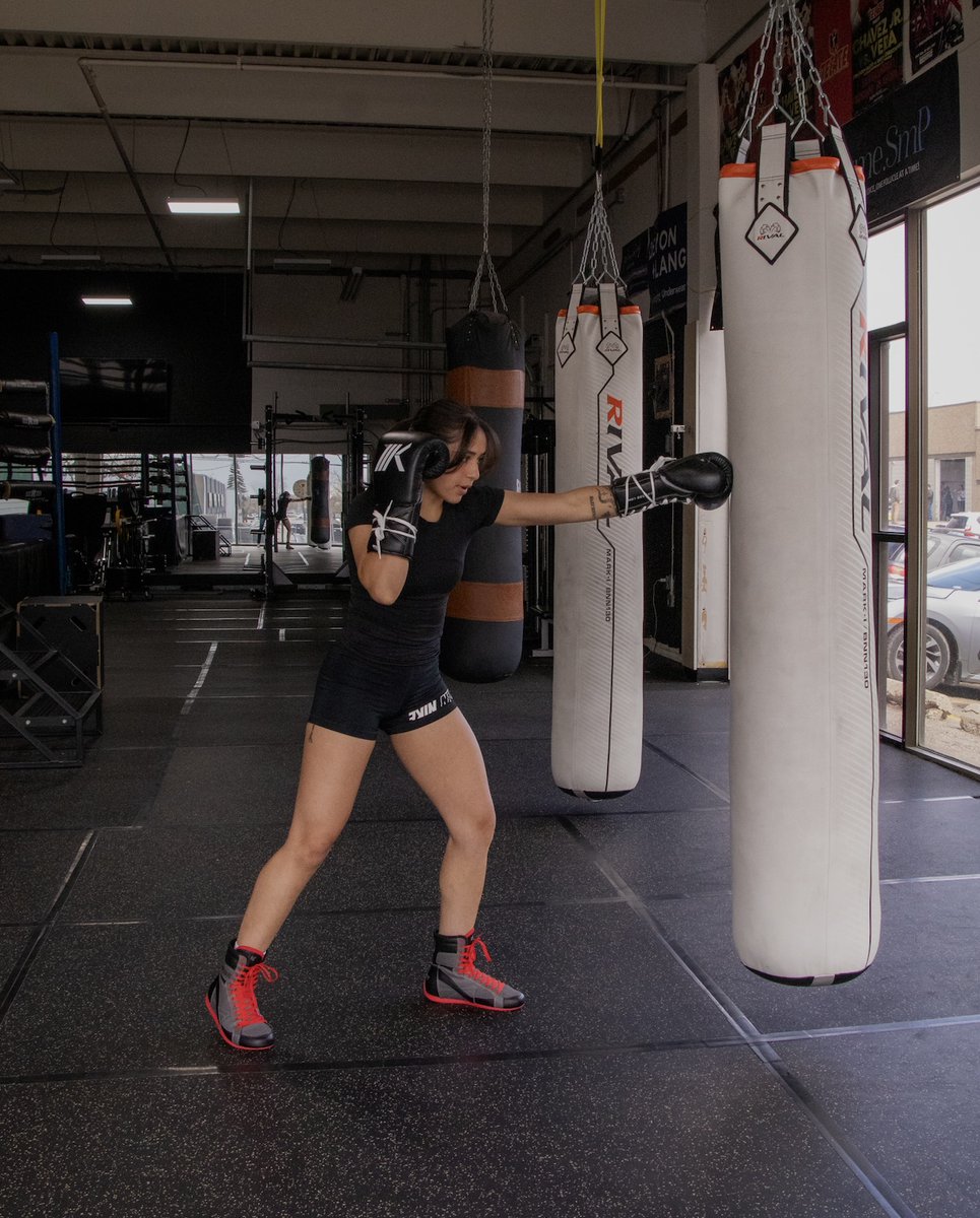 Classic_Fight's tweet photo. Superare boxing shoes + MK1 boxing gloves = the best combo.

Both available online + in store. 

#boxing #training #workout #superare #boxinggloves https://t.co/oHOWiXPRJe