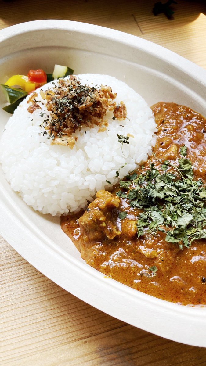 LOWIQ01_staff's tweet photo. ドラマー #山﨑聖之 が作るスパイスカレー “ええやんカレー” MASTER LOW ワンマンライブ 川崎クラブチッタ会場内にて出張販売!開場と共に販売開始します!税込1,000円
#LOWIQ01 https://t.co/omC4a7KI31