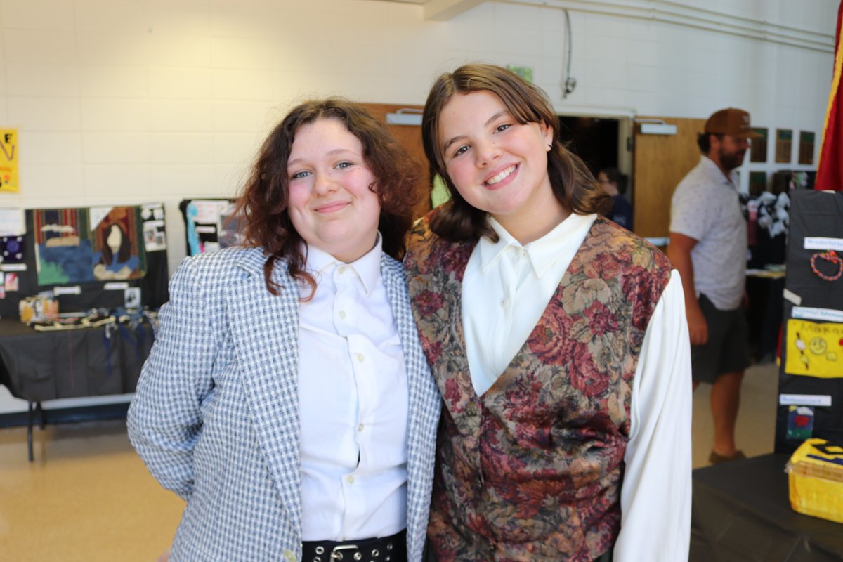 officialSPS's tweet photo. SPS Fine Arts Academy Showcases celebrates summertime creativity ๐ญ
MORE: https://t.co/Wyr8r0MMmj
#ExploreSPS https://t.co/mmnlMSFxM8