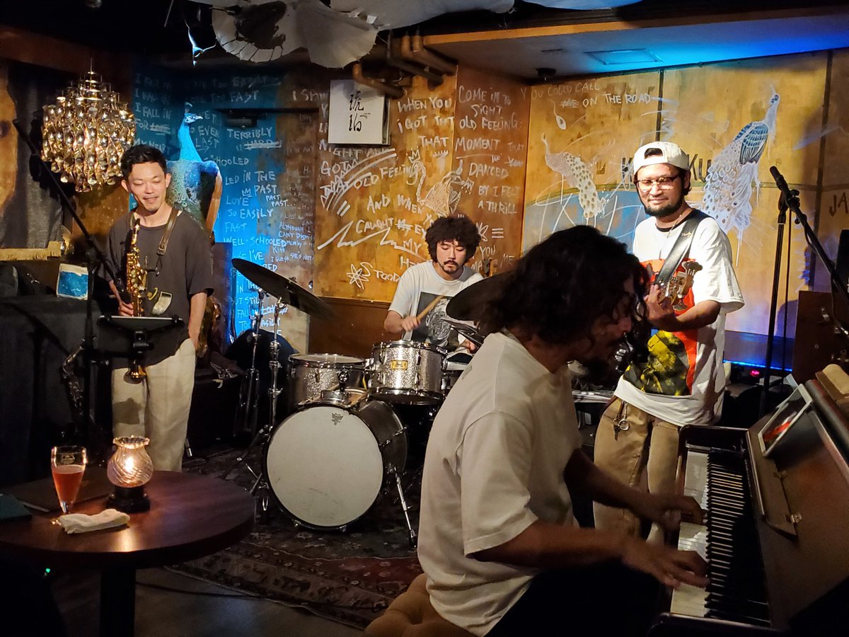 chi_i_i_o's tweet photo. 2024.7.5
atagan oneman live
at Jazz bar 琥珀

遅くなりましたが金曜のライブをチラッと。
初めて琥珀行ったけど雰囲気いいしクラフトビールもあるし(←)いい距離感で座りながら見れて良きでした！
アンコールは大好きな｢Migure｣聞けてサイコー！
@Atagan_jp
#atagan https://t.co/xgl2wd3Ssz