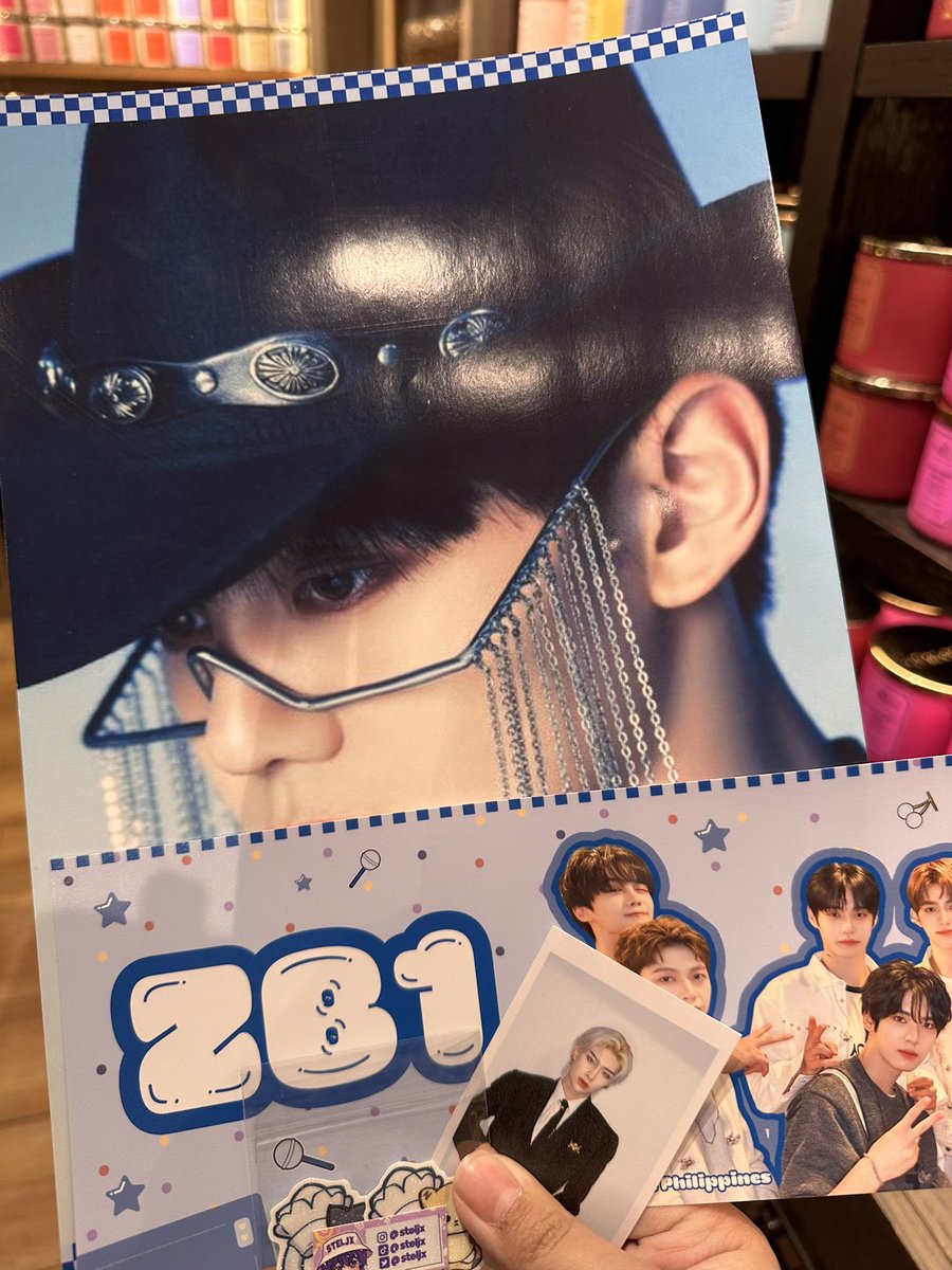 mygaeulaxy's tweet photo. hi poo tysm po @ZB1PH for these freebies!! 💗 ang cute rin ng decorations sa booth nyo 🫶🫶 sayang lang di ko naabutan ung button pins ☹️
#KPOPCON #KPOPCONEvents
#ZEROBASEONE #ZB1 #제로베이스원 @ZB1_official @kpopconph https://t.co/SBkiONqMQG
