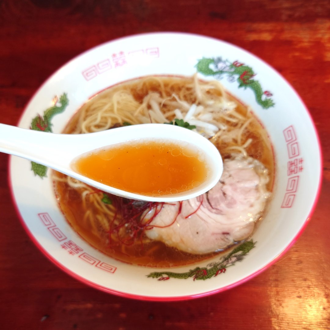 ramen__engineer's tweet photo. 行ったお店：#津井の屋台（仮）
食べたメニュー：しょうゆ 700円

#淡路島 南あわじ市津井にある行列のできるラーメン屋台です✨
通いたくなる完成された一杯で、ラーメンでは珍しい「和からし」トッピングが相性抜群で最強の味変でした🍜

詳しい情報はブログへ↓
https://t.co/UesEMnTBH1 https://t.co/s8q3bSZJIZ