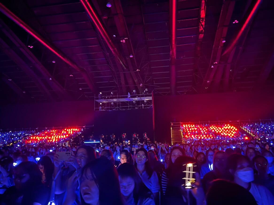 💙 Fan Project - Day 1 💙
Light box เพลง The One I Love 

슈주만 ❤️ = 슈주만 사랑해
= รักแค่เอสเจ ❤️

#SPINOFFHALFTIME_IN_BKK
ก่อนจบคอนที่เปิดไลท์บ๊อกขึ้นมาอีกรอบ ทึกบอกใส่ไมค์ว่าขอบคุณ​แฟนโปรเจคด้วยนะครับ "ซูจูมันซารางเฮ"

ทุกคนเก่งมาก ขอบคุณ​นะคะ 🙏