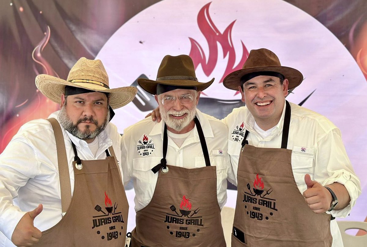 alfonso_yanez's tweet photo. “El mejor trabajo en equipo”. Décimo Festival de Rib-Eye: La fraternidad notarial unida junto al fuego. https://t.co/dPz0GqDyTM