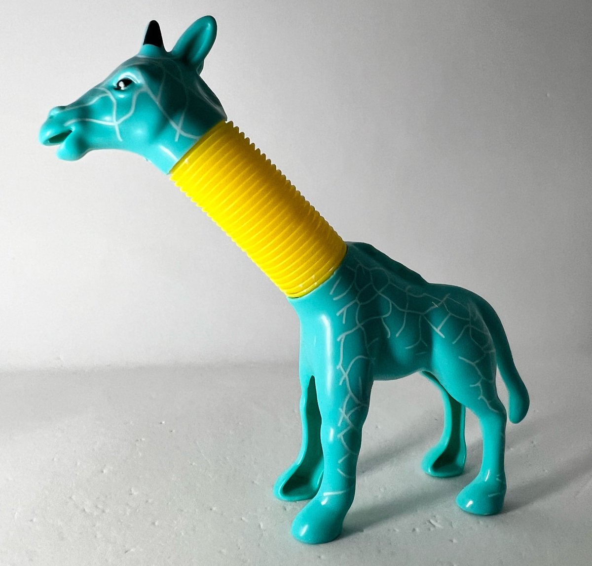 boojam21's tweet image. セリアに悪夢みてえなキリンの駄玩具あった
 #100均