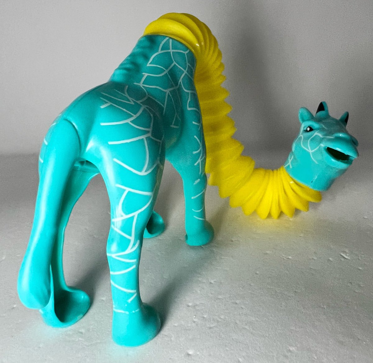 boojam21's tweet image. セリアに悪夢みてえなキリンの駄玩具あった
 #100均