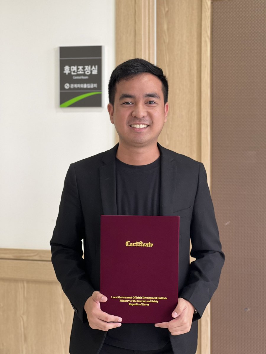 MarkkkAngelo's tweet photo. Pahabol sa graduation season! ❤️🫰🇰🇷

Bilang representative ng Pilipinas at Valenzuela City, nakapagtapos tayo ngayon sa 2024 Local Administration Development Program of the Ministry of Interior and Safety of the Republic of Korea.

Thank you LOGODI for this wonderful experience! https://t.co/q3JwuRSp8r