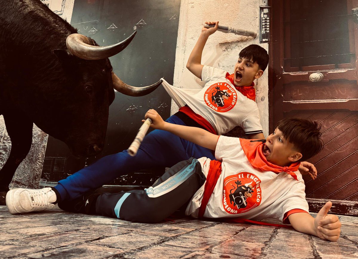luis_canal's tweet photo. Encierro largo y peligroso, con momentos de alta tensión. Un vecino del municipio navarro de Beriáin herido por asta de toro. Nosotros gracias a Dios todos bien. Viva San Fermín!!!! #photography #photo #photos #pic #pics #moment #picture #focus #capture #photogram #Sanfermines https://t.co/3w1U9RERjD