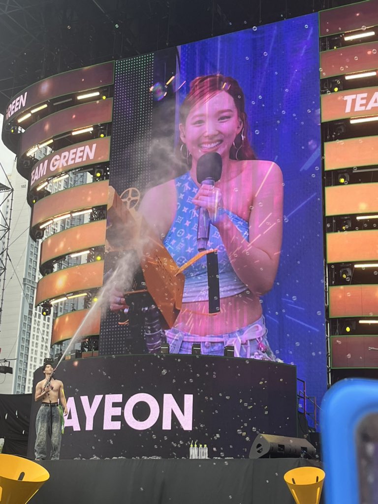 ningvinyl's tweet photo. every clip i could find of nayeon at waterbomb 

(an ongoing thread) https://t.co/WJvtJEPriF