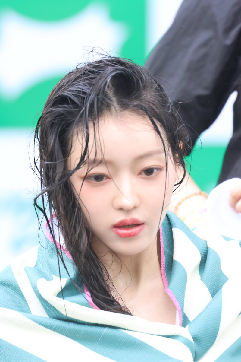 cherryshymrx's tweet photo. #오마이걸 #유아 #유시아 #YOOA
#워터밤2024서울 #20240707 https://t.co/gOA9hYik1C