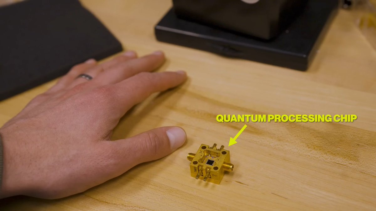 purohitmanish's tweet image. Forget 0s and 1s, Enter the Weird World of #Qubits and the #Bloch_Sphere!

Imagine a light switch, but instead of just &quot;on&quot; and &quot;off,&quot; it can be a little bit of both at the same time. That&apos;s the mind-bending world of qubits, the building blocks of #quantum_computers!

Unlike…