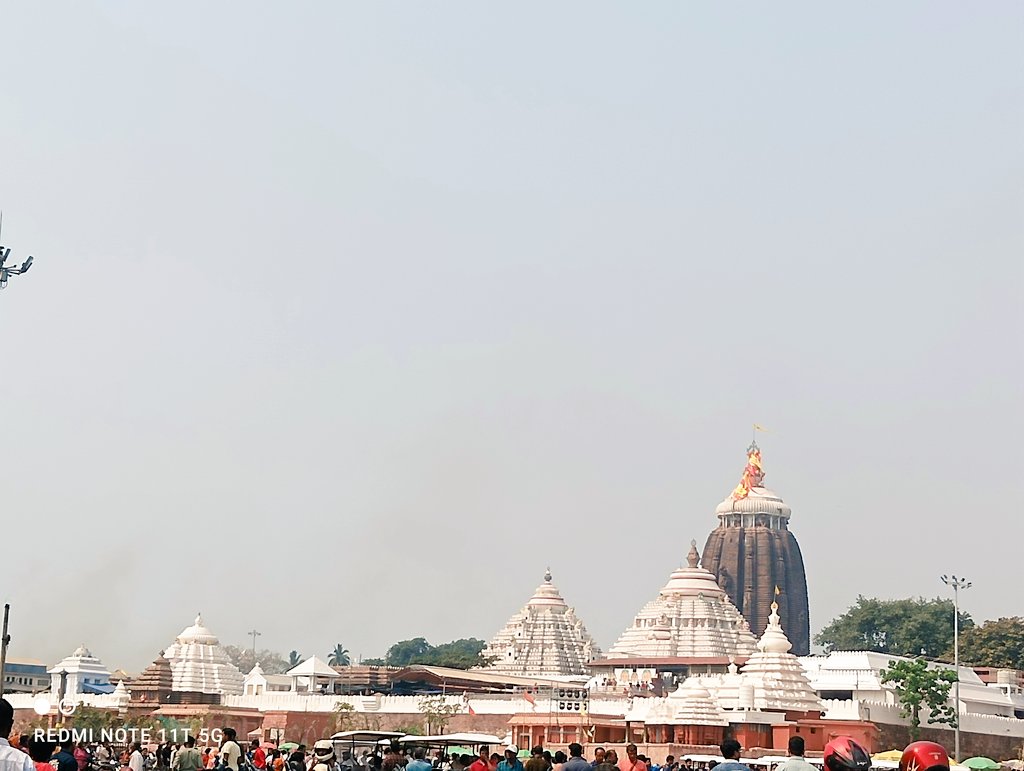 Susmita889's tweet photo. जगन्नाथः स्वामी नयन पथ गामी भवतु मे 🙏🏻🙏🏻🙏🏻

May you all be blessed with choices of blessing from Lord Jagannath, Balbhadra and Subhadra.💐💐💐💐 https://t.co/I5Mey5n9EX