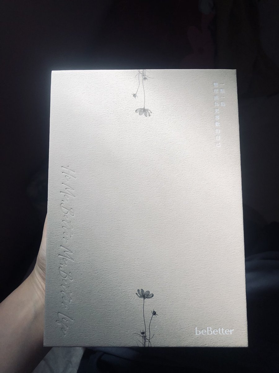 RochelWang4's tweet photo. 今天整理的筆記
可以當作每日寫日記挑戰的素材（就是一些問題）
想說拿這本來寫好了（放了快一年長灰的筆記本qq) https://t.co/vtaEwEBTTv