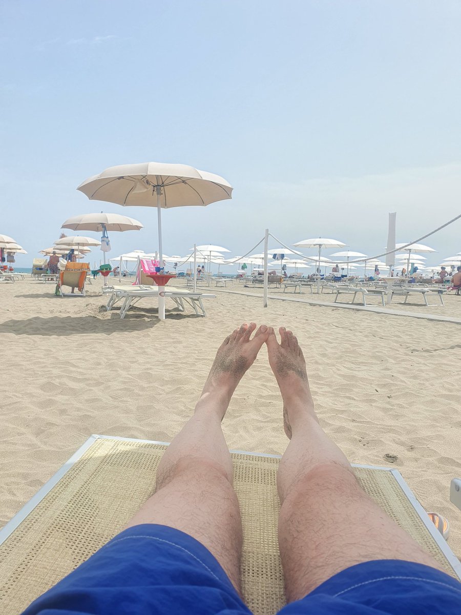 Mirando al mare, vi auguro una serena domenica 😘 Mario