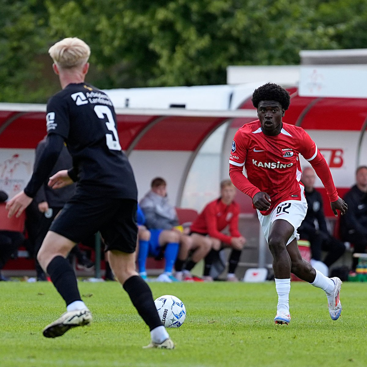 AZAlkmaar's tweet photo. 🏭 𝐅𝐫𝐨𝐦 𝐭𝐡𝐞 𝐀𝐜𝐚𝐝𝐞𝐦𝐲 𝐭𝐨 𝐭𝐡𝐞 𝐟𝐢𝐫𝐬𝐭 𝐭𝐞𝐚𝐦!
📈 Enoch Mastoras luisterde zijn officieuze debuut op met zijn eerste goal voor AZ.
#AZ #AZNOR #TheFutureIsOurs https://t.co/kCiUPrCfdQ